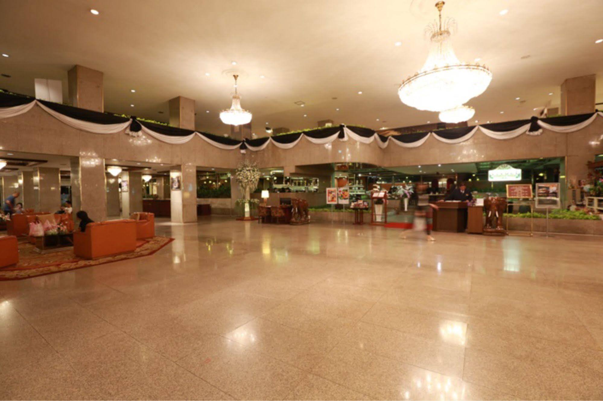 Asia Hotel Bangkok Бангкок